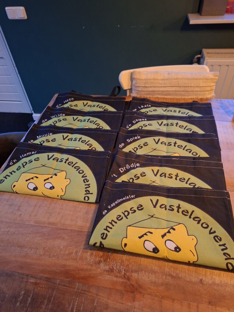 Serie geborduurde producten met logo